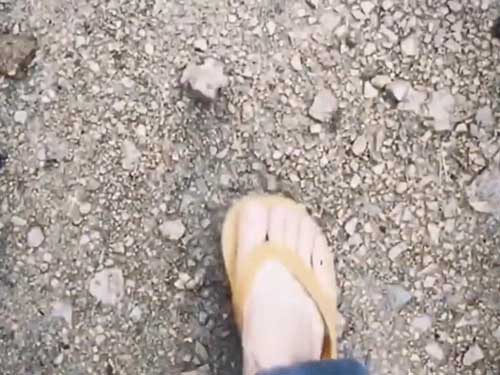 踢石子