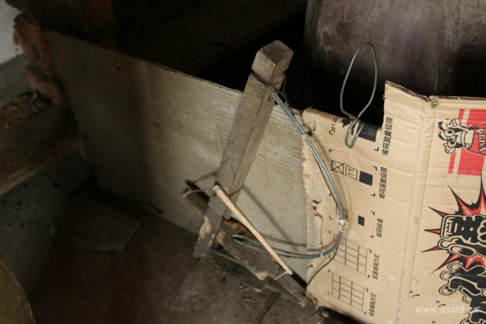 夹剪。打老鼠、黄鼠狼的工具