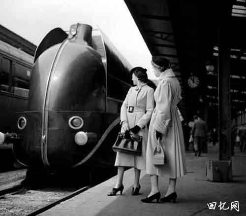 1937年巴黎里昂站的动力机车