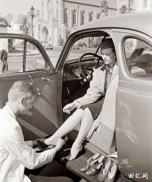 1938年好莱坞：免下车修鞋服务