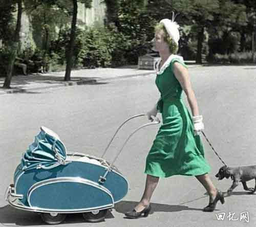 20世纪50年代，西欧，时尚的婴儿车