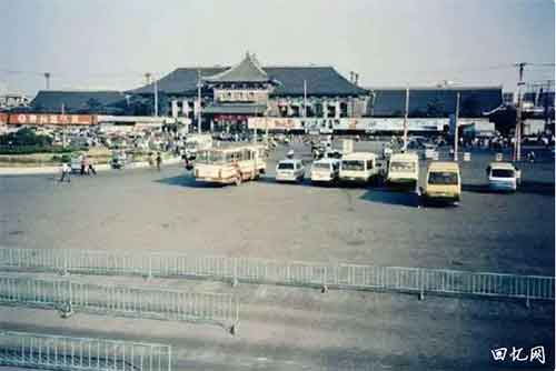 80年代的杭州火车站。